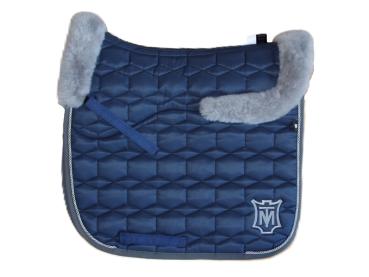 Mattes Schabracke m. Echtfell vorne, hinten u. Kissenbereich, DR, Gr. L, Steppstoff glanz navy, Fell grau